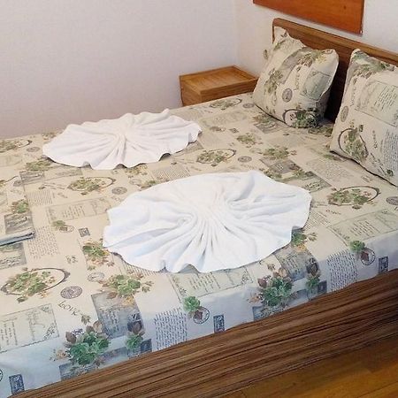 Burgas Rooms And Studios Екстер'єр фото