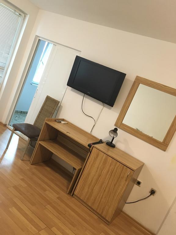 Burgas Rooms And Studios Екстер'єр фото